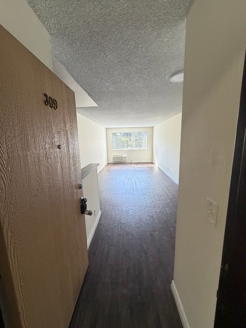 Los Angeles Apartment: 4124 Eagle Rock Blvd