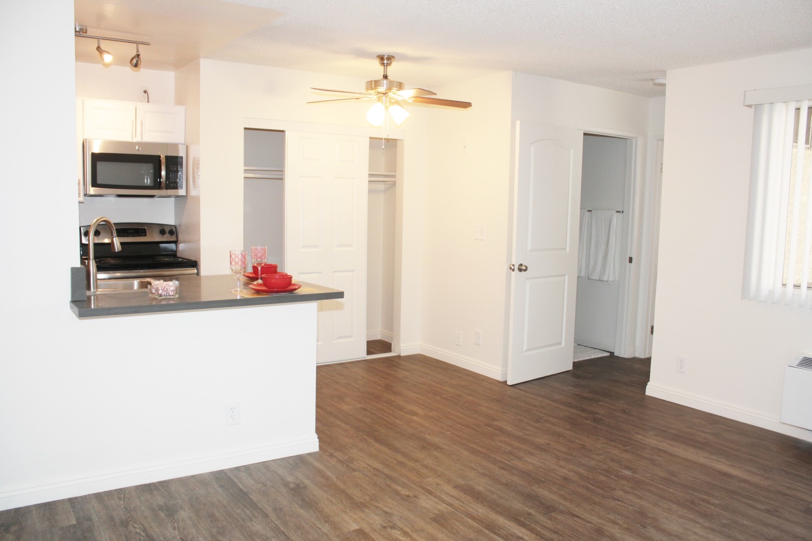 Los Angeles Apartment: 4124 Eagle Rock Blvd