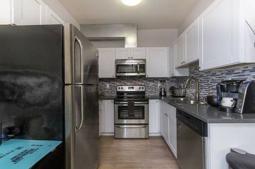 DOWNTOWN GEM!!! WILL NOT LAST!! CALL US TODAY!! – photo 1