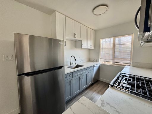 Spacious One-Bedroom Apartment in the Heart of Leimert Park – photo 1
