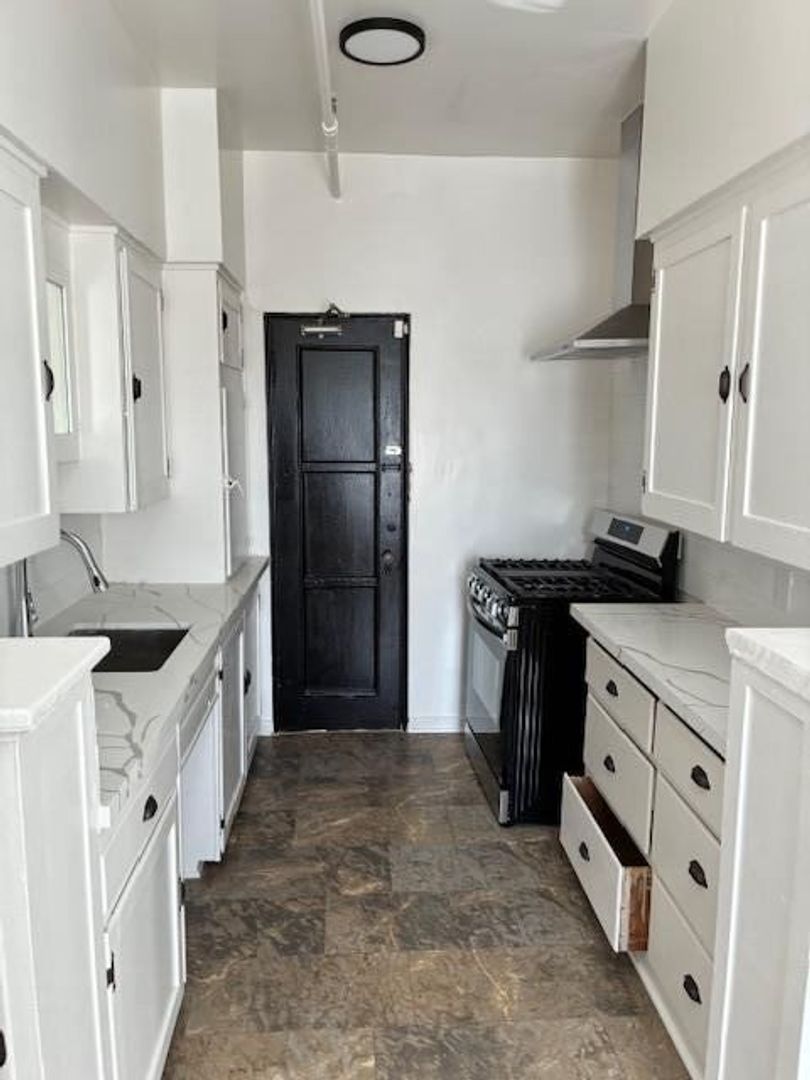 Los Angeles Apartment: 4151 3rd Avenue