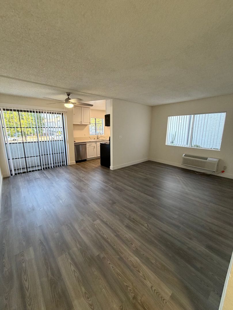 Los Angeles Apartment: 4124 Eagle Rock Blvd
