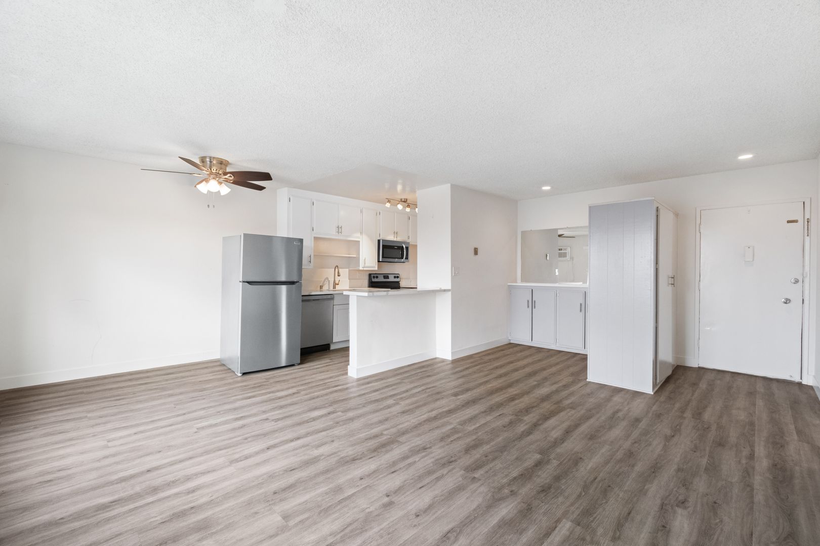 Los Angeles Apartment: 1847 Winona Blvd