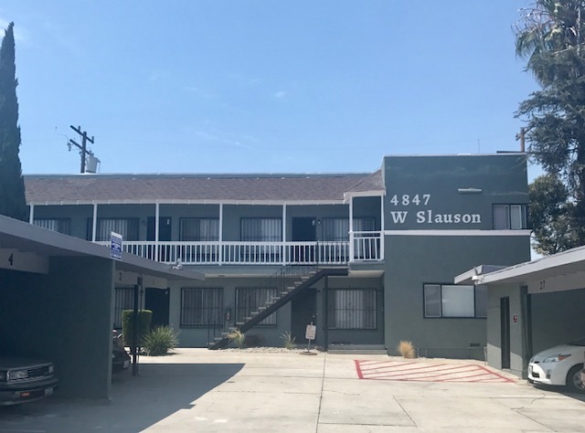 Los Angeles Apartment: 4847 W. Slauson Ave