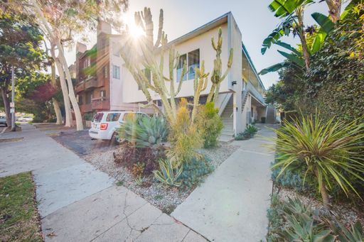 1 Bedroom Unit on West Side! Mar-Vista Gem! – photo 1