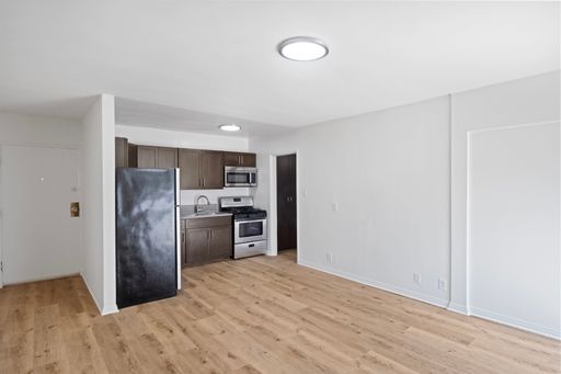 1-Bedroom with Balcony on the Top Floor with Convenient Parking – photo 1