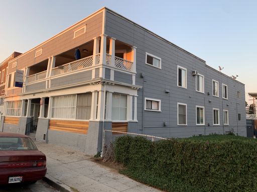 Studio Unit One Block from Venice Boardwalk! Second Floor!