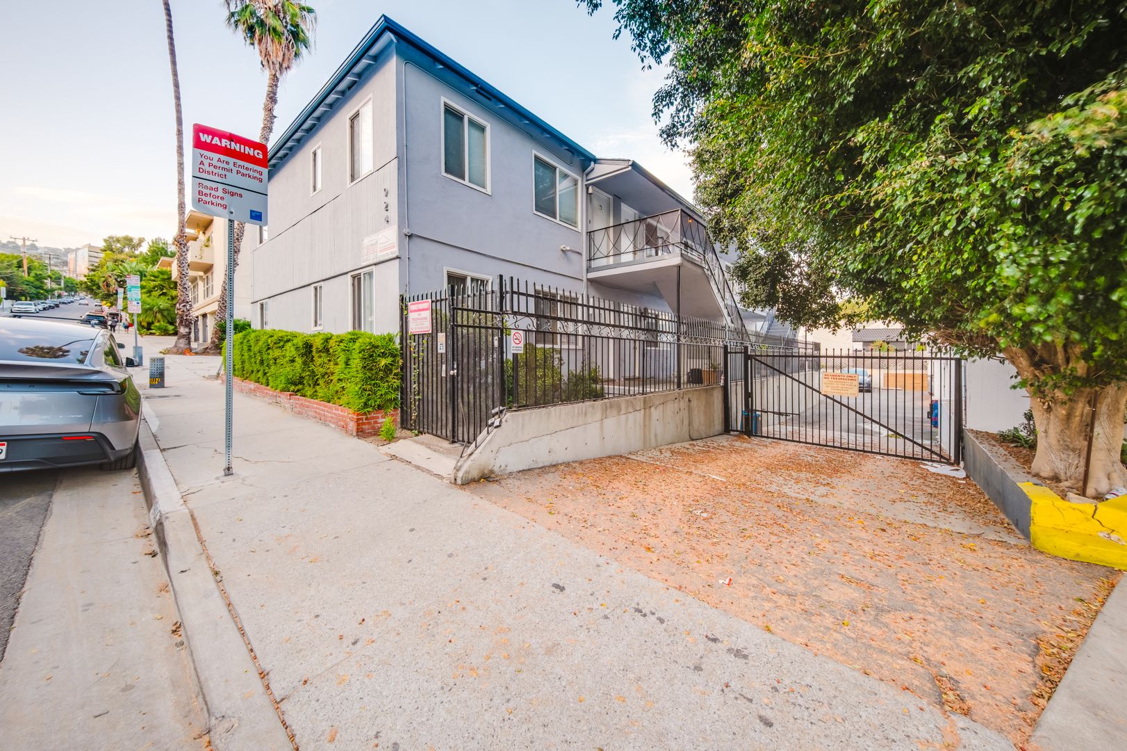 West Hollywood Apartment: 924 Hancock Ave