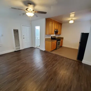 1BD / 1BD Apartment Unit in East Hollywood – photo 1
