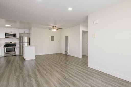 Hollywood 2BD/2BA Apartment | Private Balcony & 2 Parking Spots – photo 1