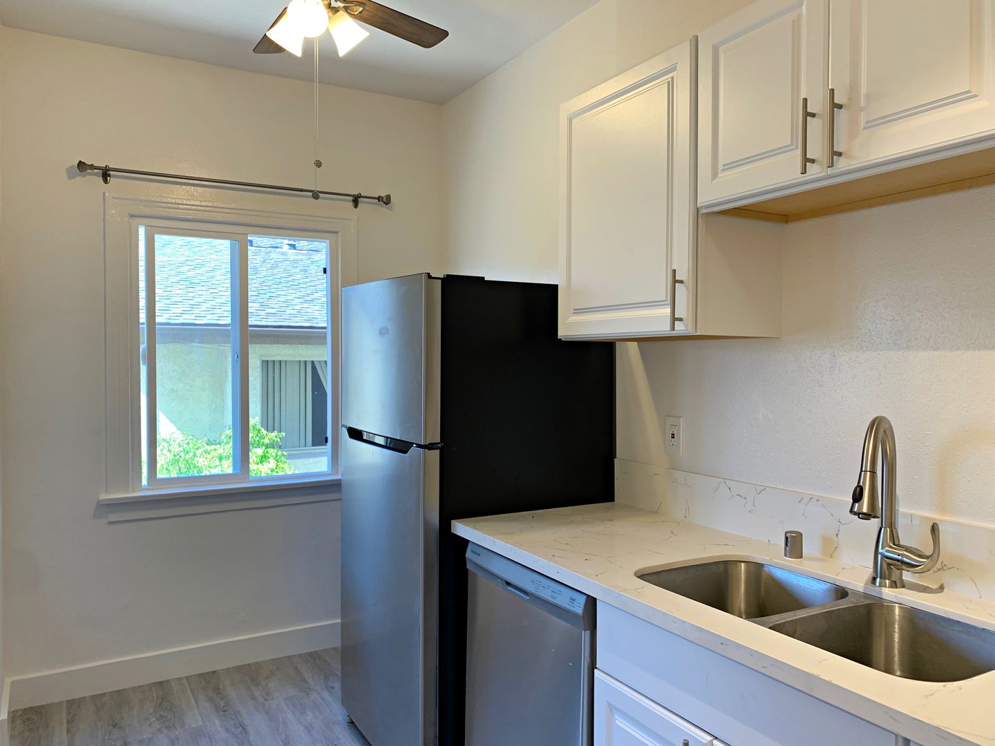 Los Angeles Apartment: 1623 N Mariposa Ave