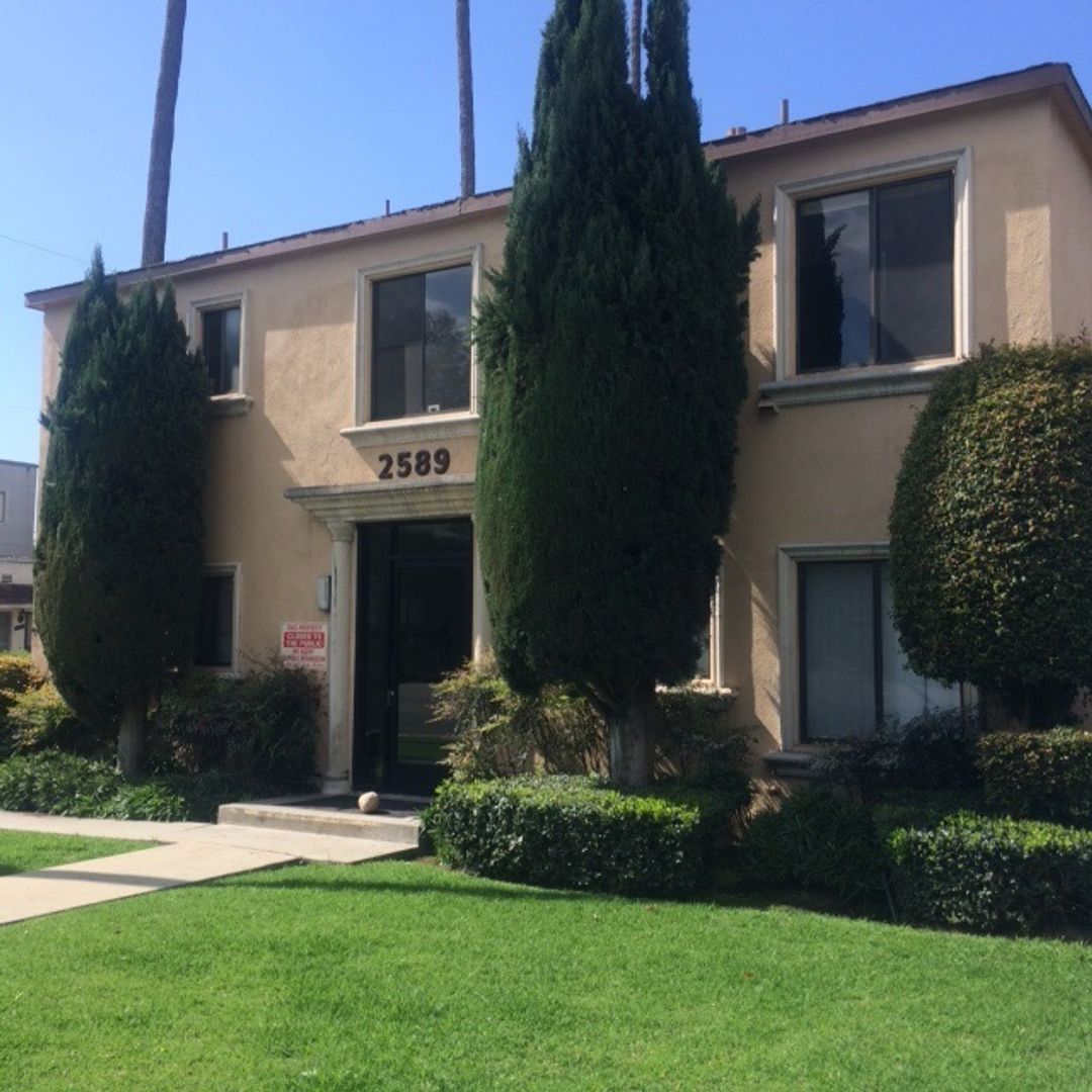 Los Angeles Apartment: 2589 S. Sepulveda Blvd