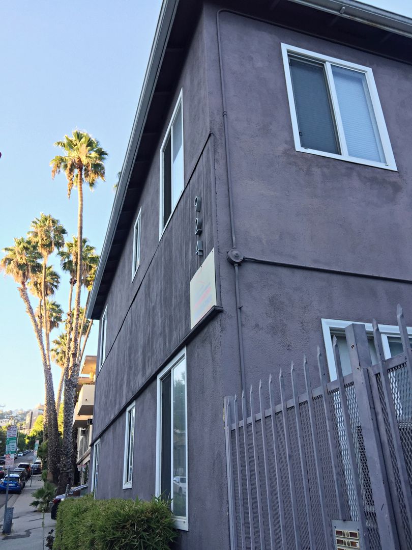 West Hollywood Apartment: 924 Hancock Ave