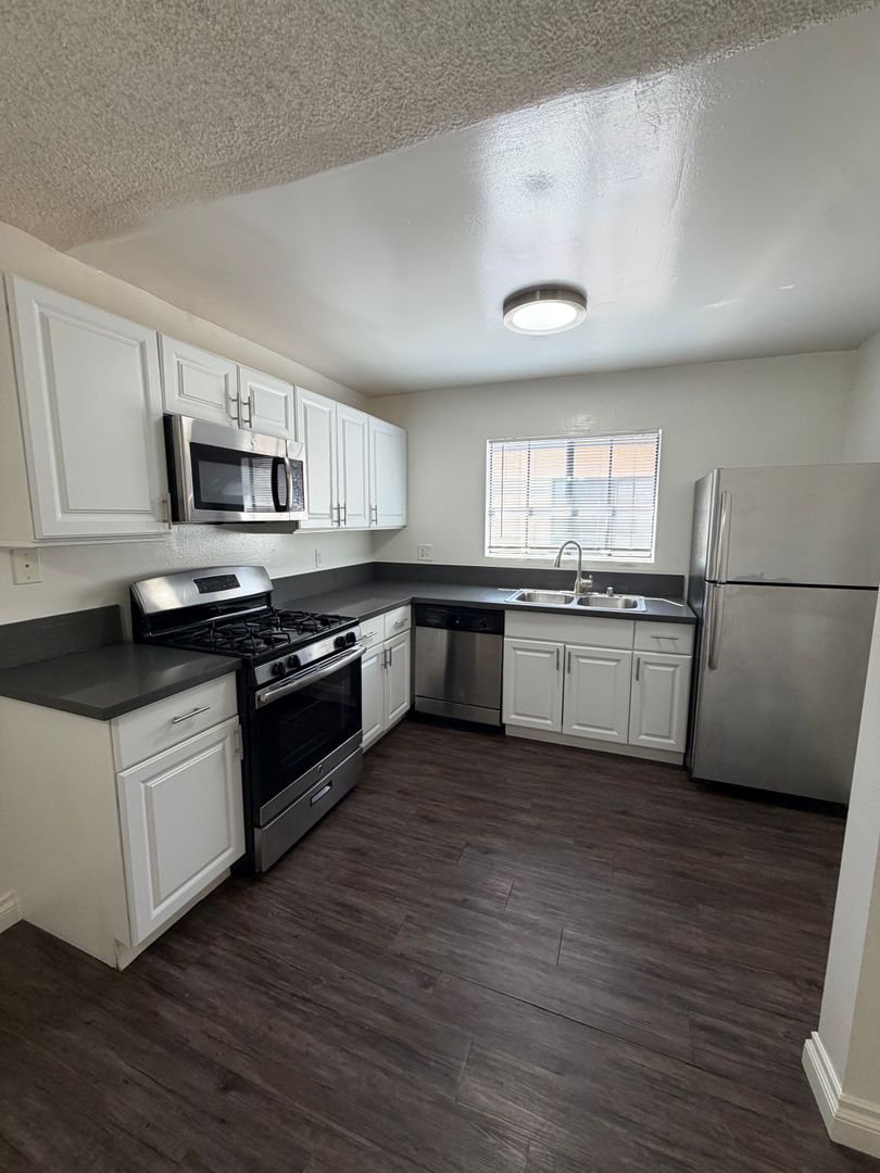 Glendale Apartment: 1010 - 1012 E Acacia Ave