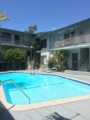 Bright & Spacious Home in Prime Palms Location – photo 1