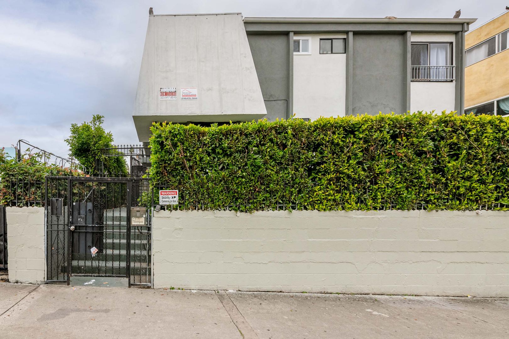 Los Angeles Apartment: 981 Elden Ave