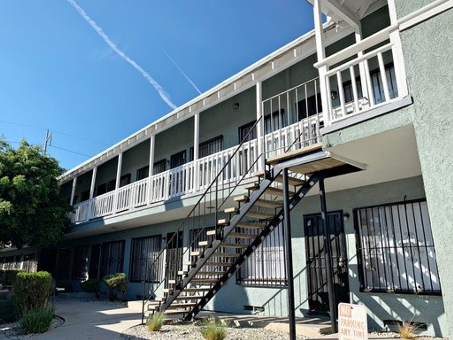 Los Angeles Apartment: 4847 W. Slauson Ave