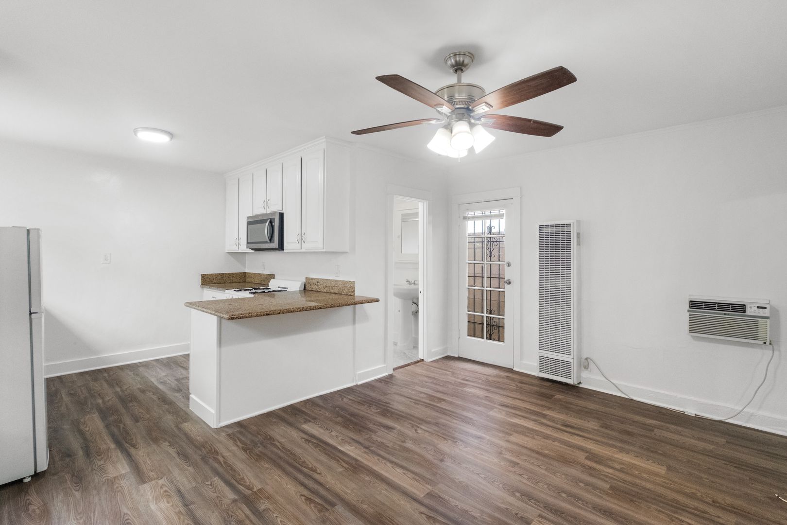 Los Angeles Apartment: 5414 Fountain Ave