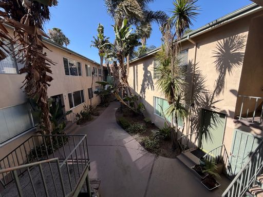 Beautiful Renovated One Bedroom in Desirable Baldwin Hills/ Crenshaw – photo 1