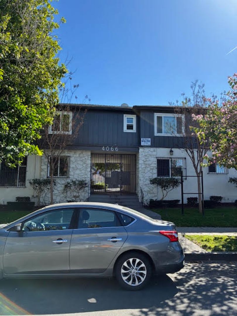 Los Angeles Apartment: 4066 Coco Ave