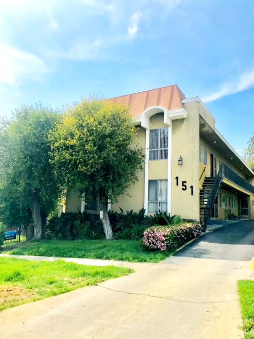 Los Angeles Apartment: 151 N Hoover St