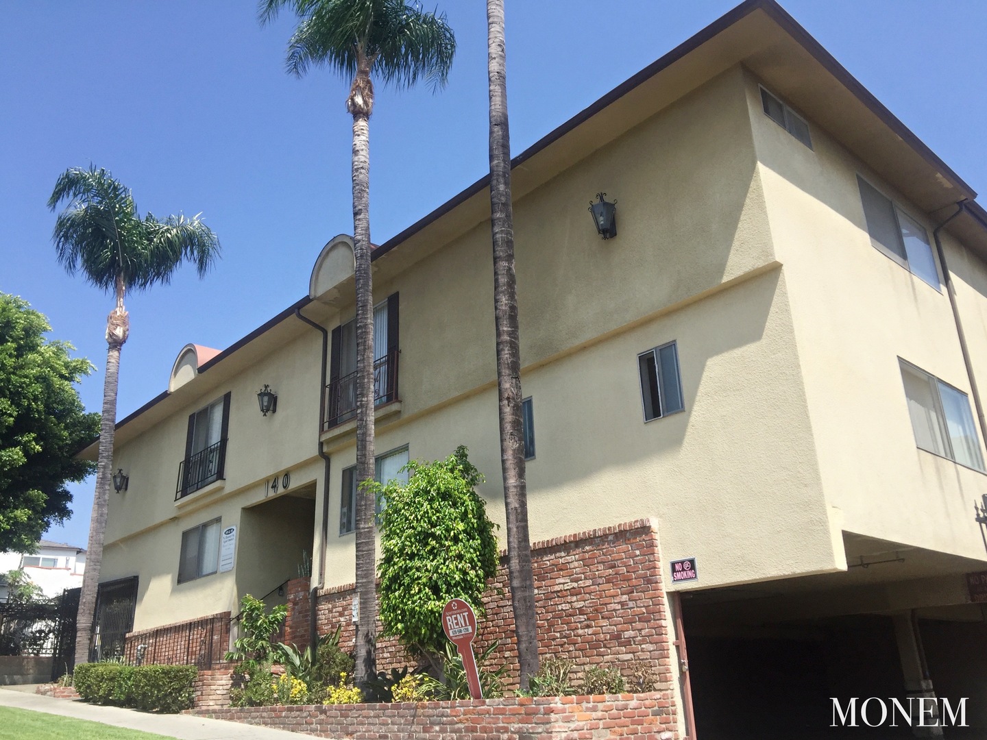 Los Angeles Apartment: 140 N Hoover St