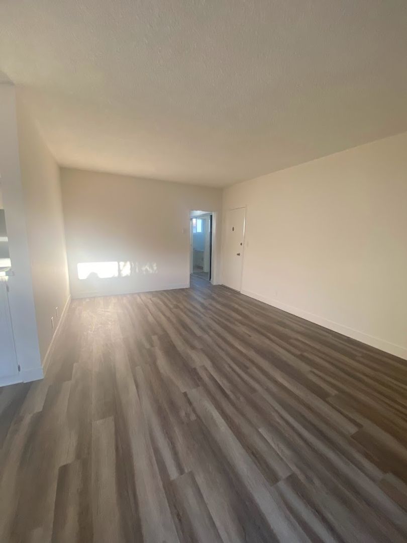 San Pedro Apartment: 2161 West 25th Street