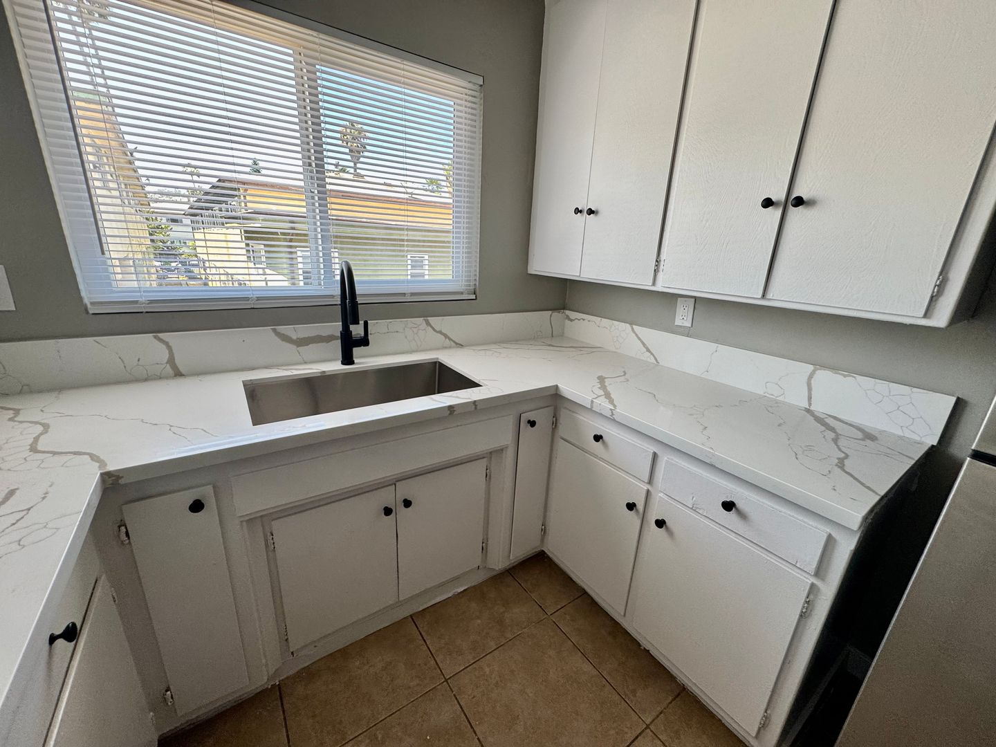 Los Angeles Apartment: 4025 Coco Ave