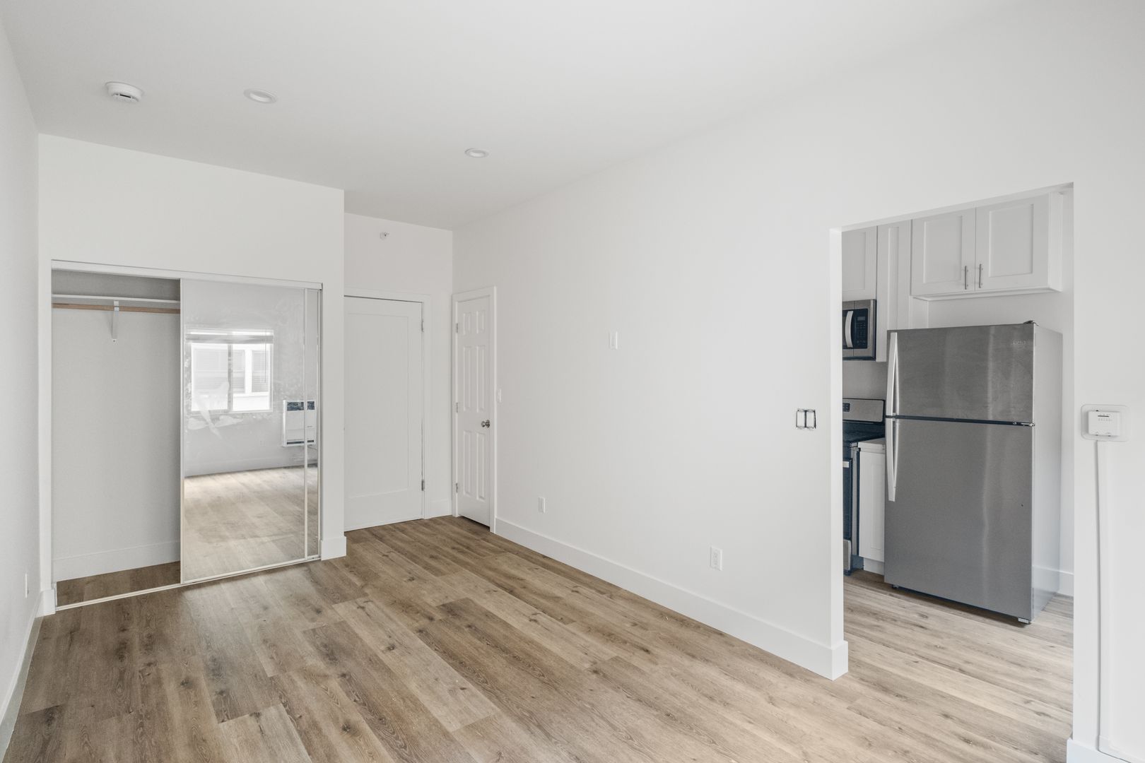 Los Angeles Apartment: 1623 N Mariposa Ave