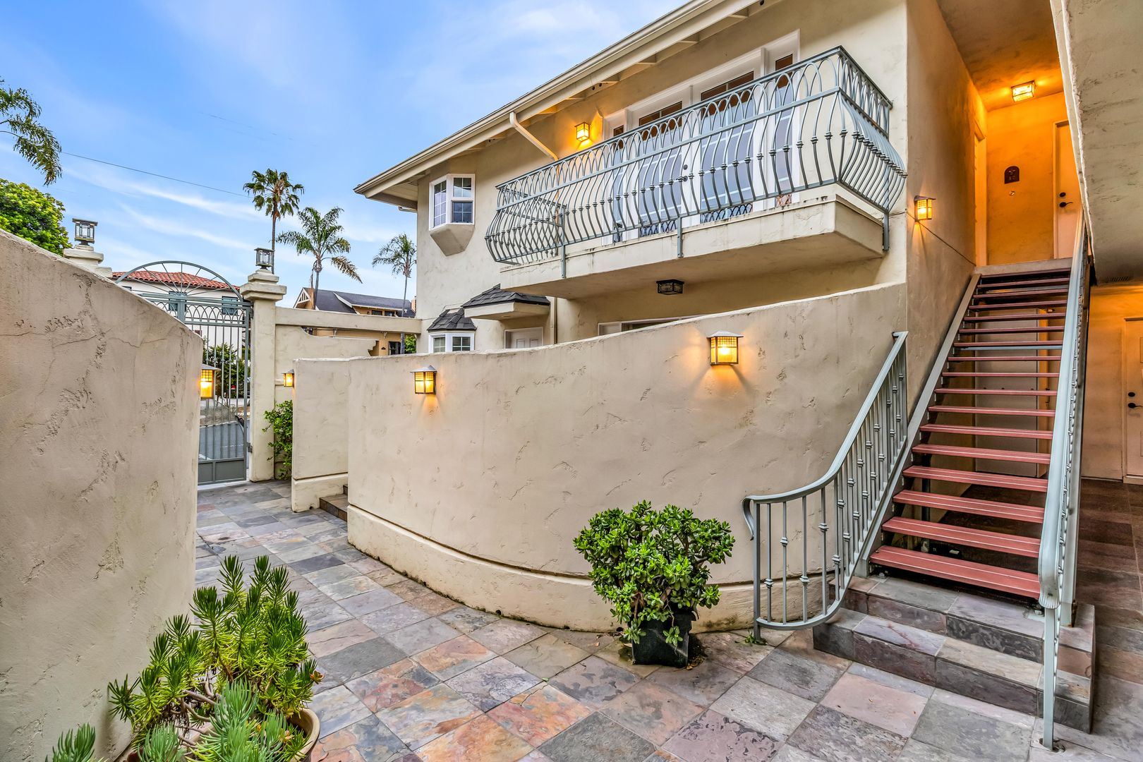 San Diego Condo: 4090 Falcon Street
