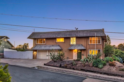 4 Bedrooms, 3 Bathroom, Two Story Home With Pool – photo 1