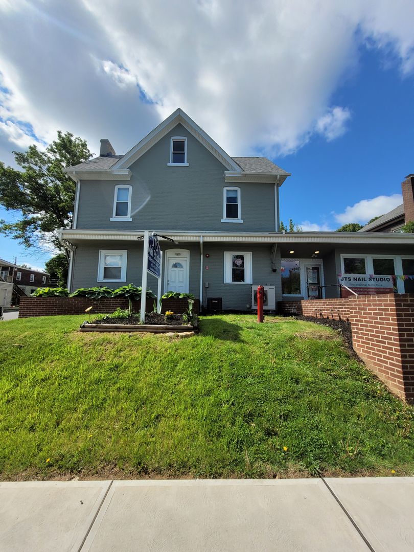 Bethlehem Apartment: 801 W Broad St - 3