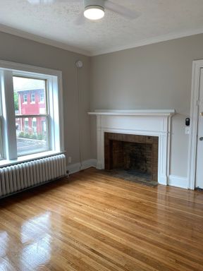 Make yourself at home in your 1 bedroom 1 bathroom historical downtown apartment! – photo 1