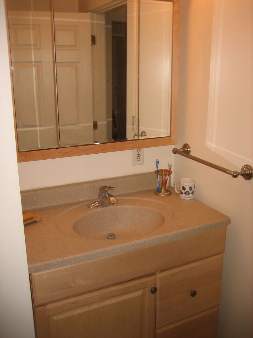 Live 3 minutes from the UW campus, Large Room, Private Leases (no financial ties to roommates), Remodeled House, Private Owner 11 of 12