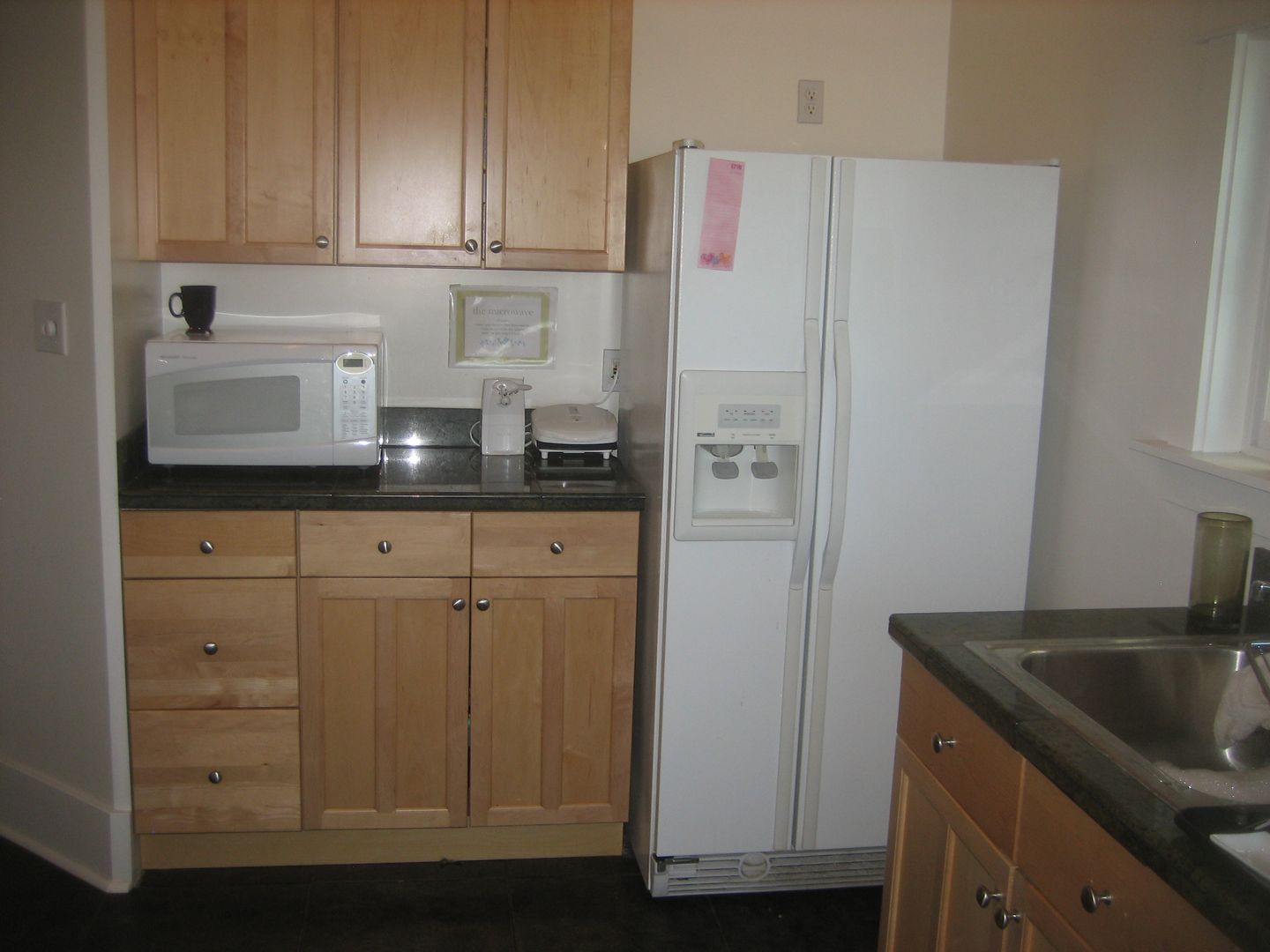 ** HUGE Room 2 Blocks from the UW Campus, Private Lease, Locking Doors, Weekly Cleaning Service (common areas) ** 10 of 12