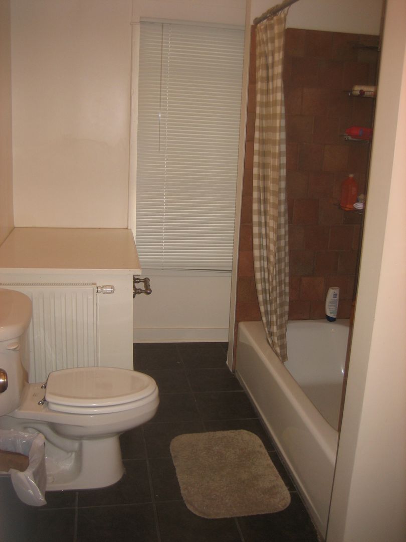 Large Top Floor Room, Weekly Cleaning Service (common areas), Fully Equipped Kitchen, 3 Minute Walk to UW 7 of 12