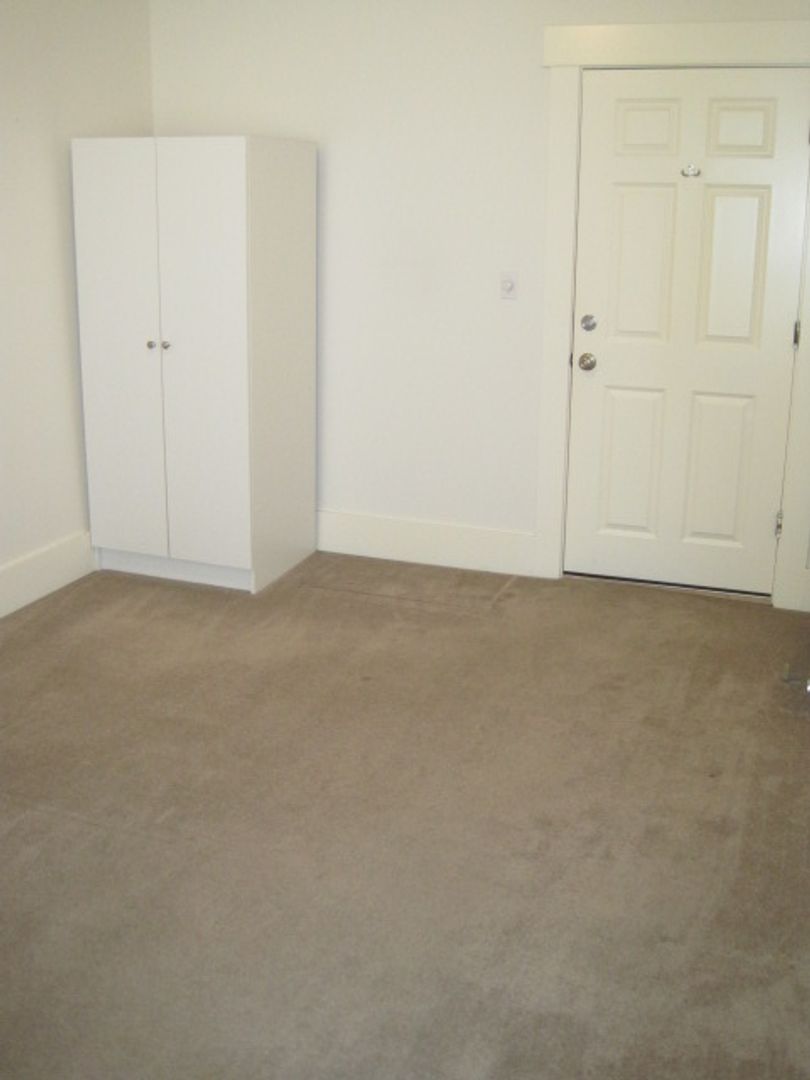 ** Walk to UW (3 minutes), near Light Rail and everything you need!, Large Main Floor Room, Private Lease, Locking Door, Weekly Cleaning Service (common areas) 4 of 12