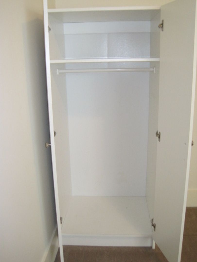** Walk to UW (3 minutes), near Light Rail and everything you need!, Large Main Floor Room, Private Lease, Locking Door, Weekly Cleaning Service (common areas) 6 of 12