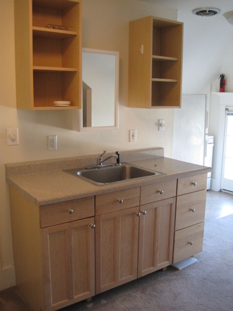 Seattle Apartment: 4736 18th NE