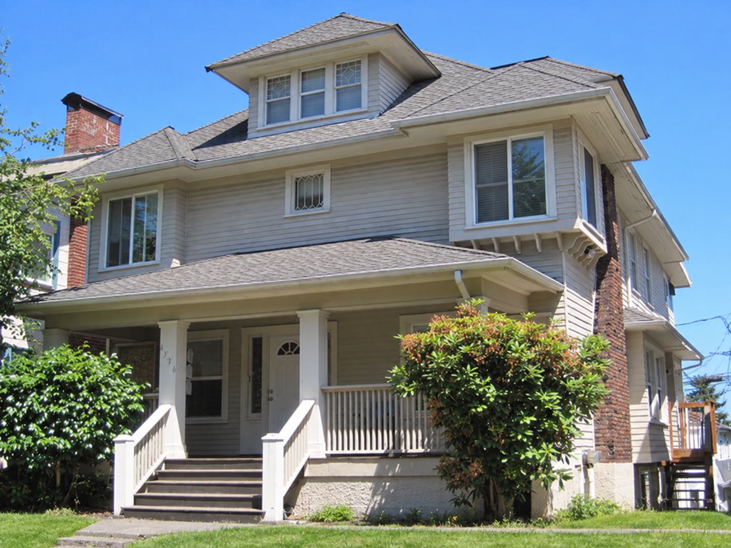 Seattle Apartment: 4736 18th NE Apt.#D