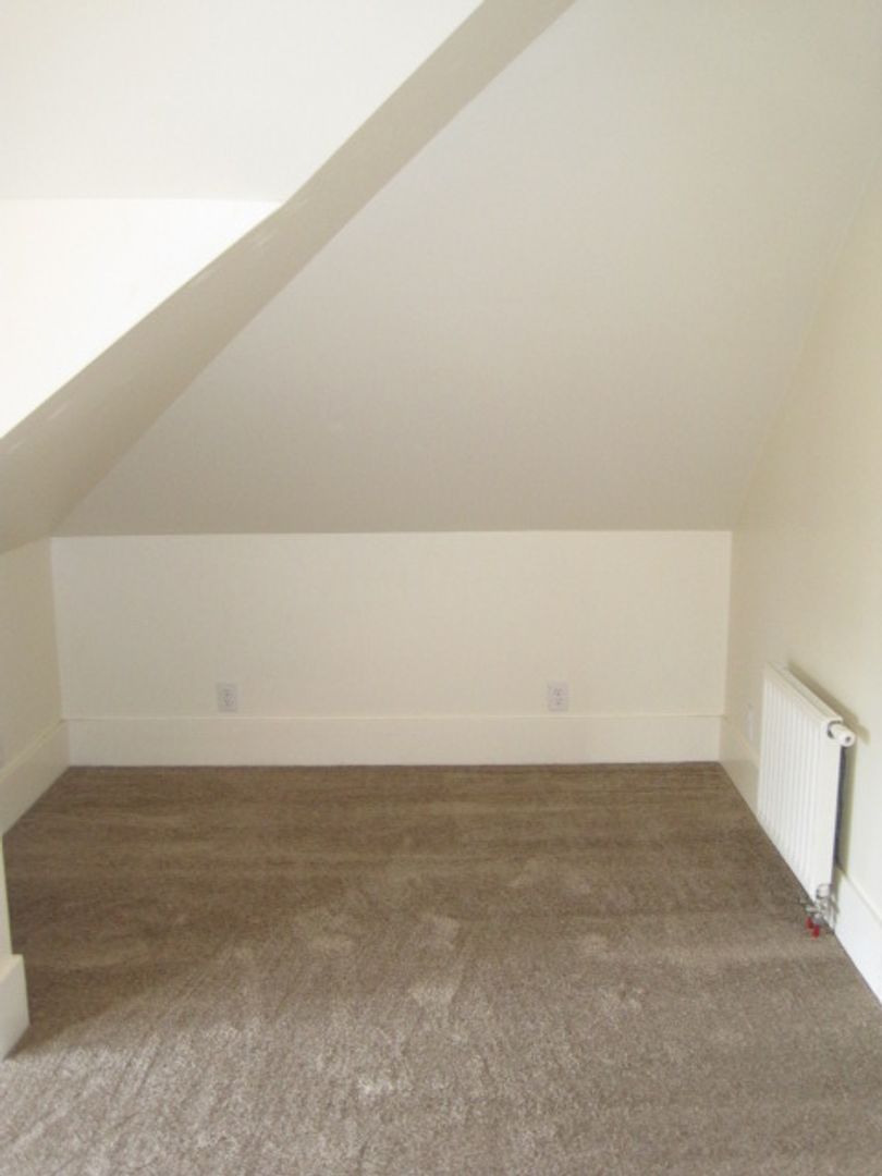 Live 3 minutes from the UW campus, Large Room, Private Leases (no financial ties to roommates), Remodeled House, Private Owner 6 of 12