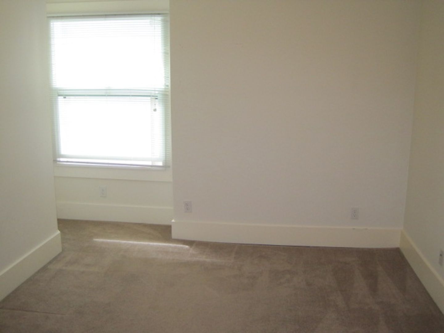 ** Walk to UW (3 minutes), near Light Rail and everything you need!, Large Main Floor Room, Private Lease, Locking Door, Weekly Cleaning Service (common areas) 3 of 12