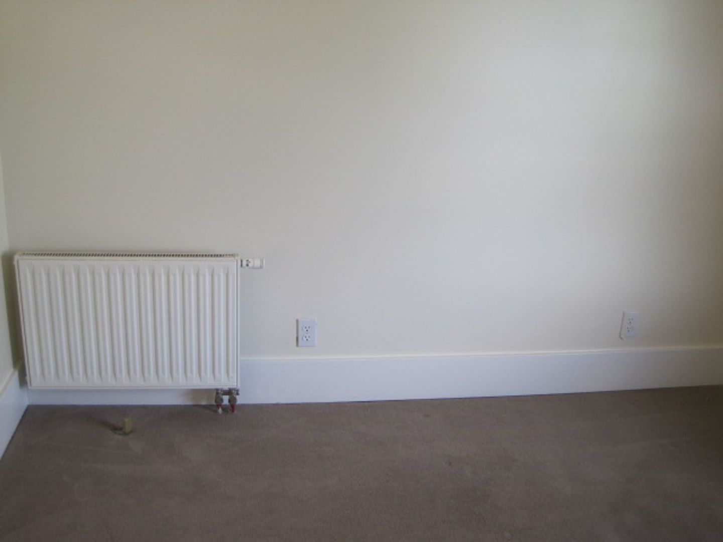 -- 2 Blocks to the University of Washington!- Nice Room in Shared House, Private Leases, Locking Doors, Weekly Cleaning Service, New Paint/ Carpets -- 3 of 12