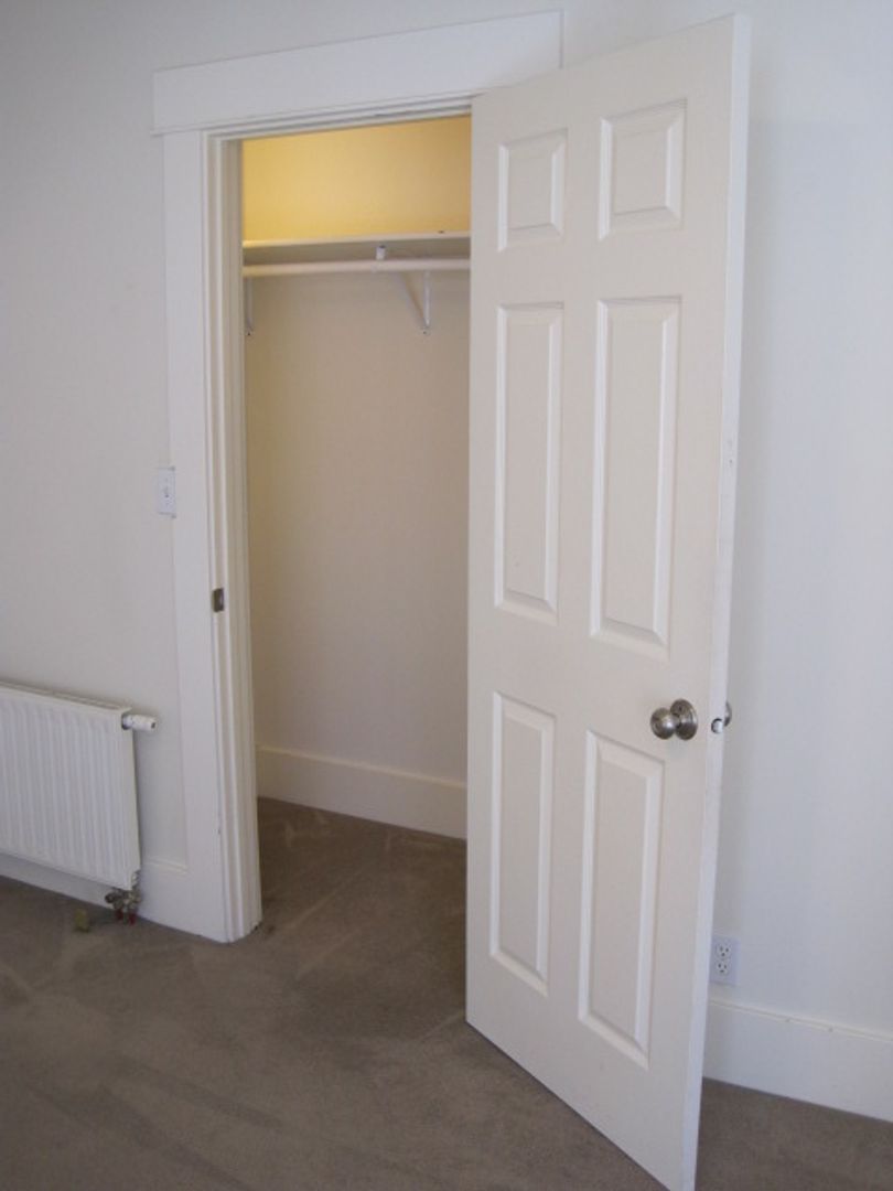** Huge Room in Remodeled House, 4 minute walk to UW, Private Leases, Locking Doors, Weekly Cleaning Service 4 of 12