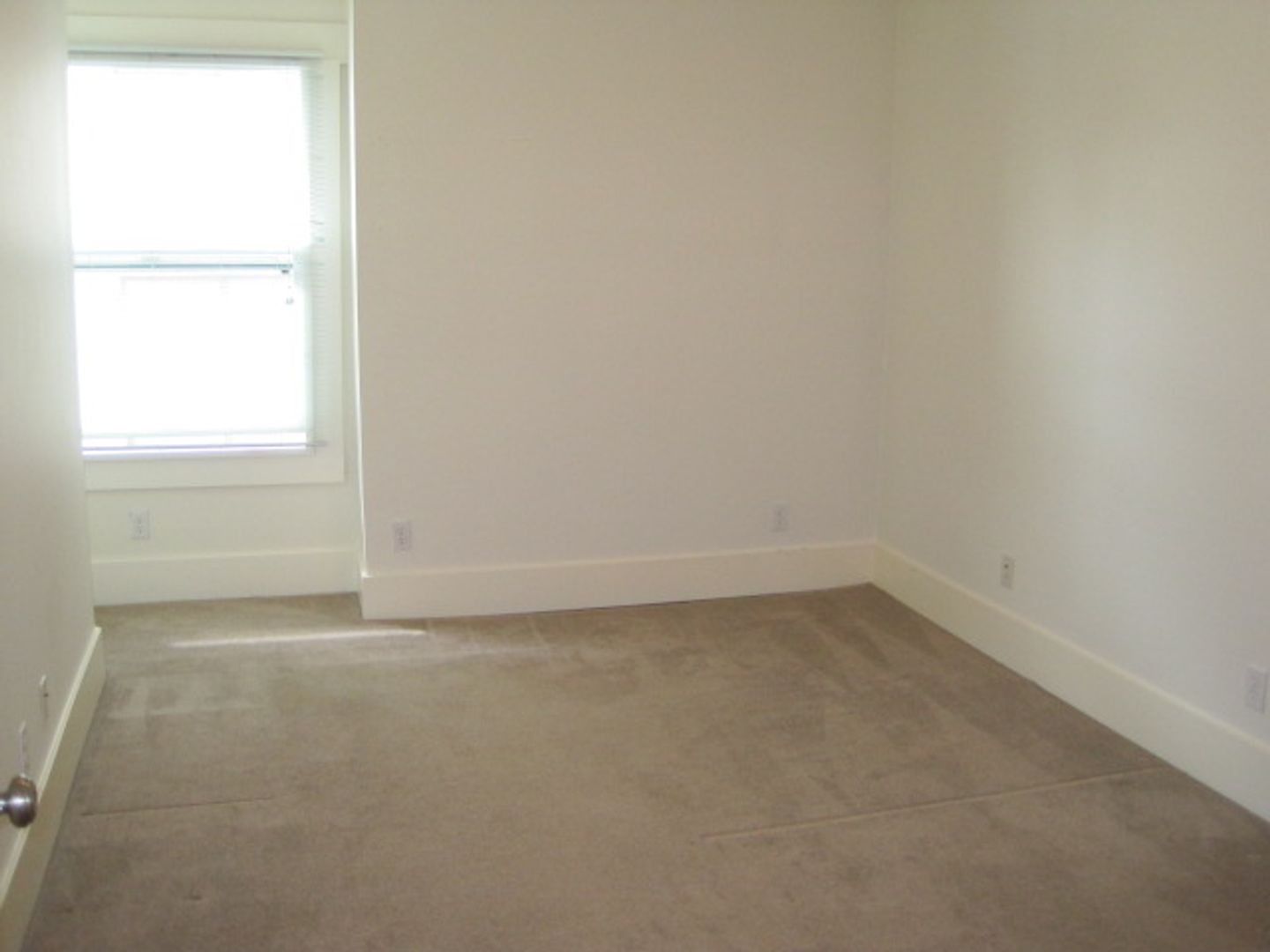 Seattle Apartment: 4736 18th NE Apt.#B