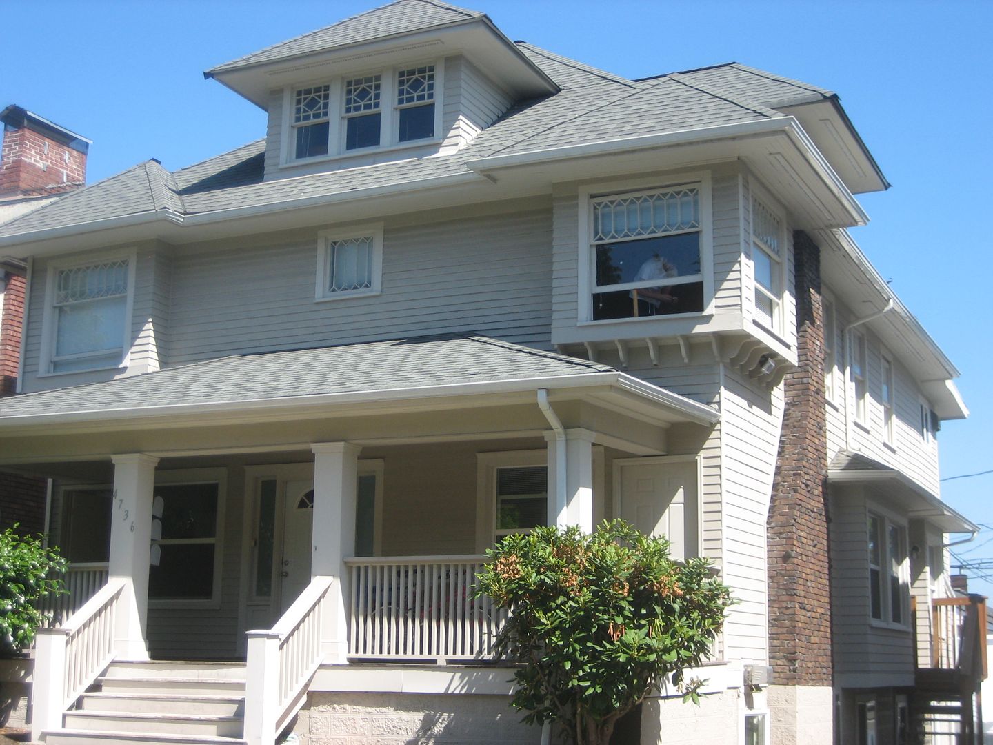Large Top Floor Room, Weekly Cleaning Service (common areas), Fully Equipped Kitchen, 3 Minute Walk to UW 12 of 12