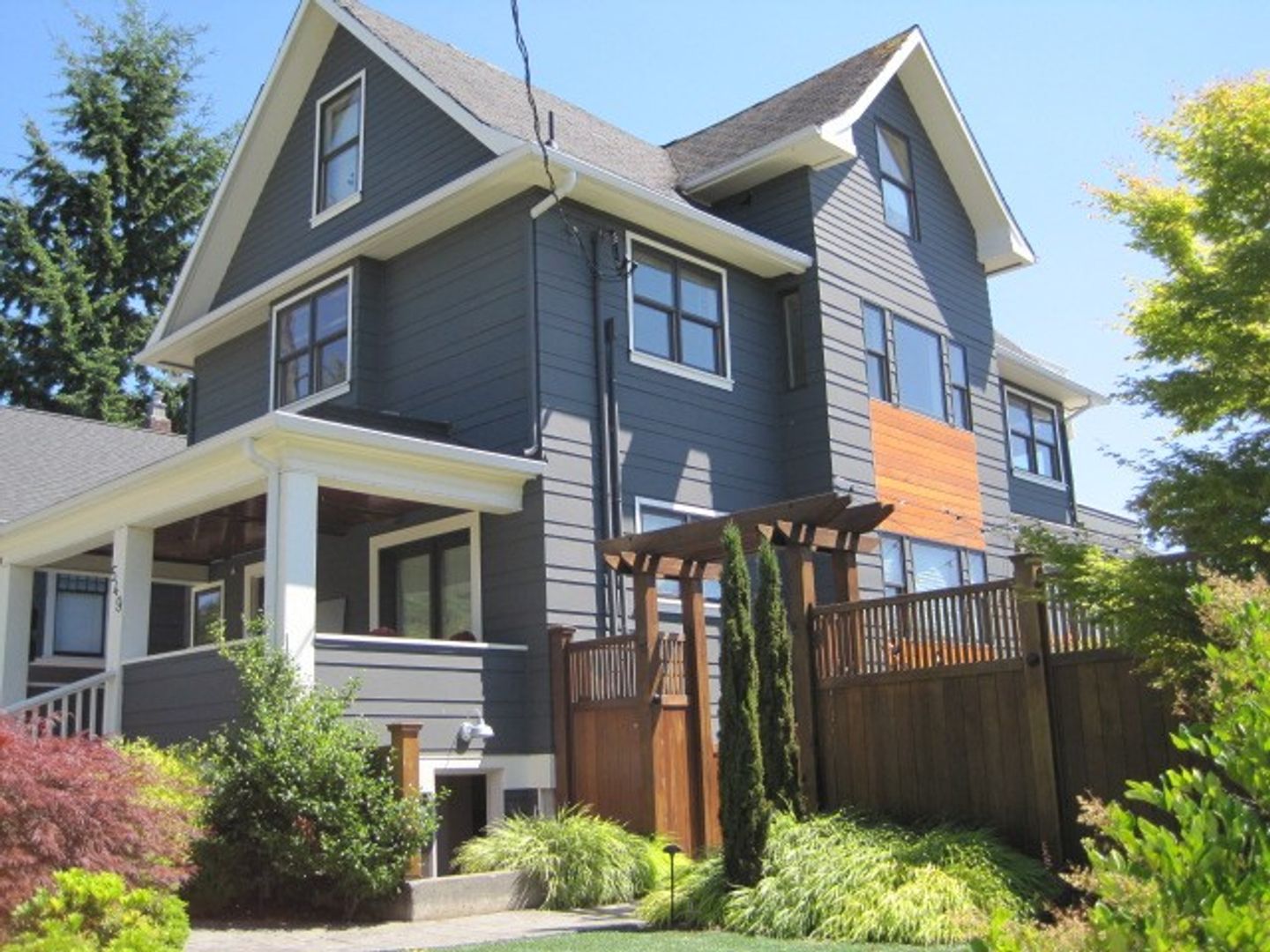 Seattle Apartment: 549 NE 79Th