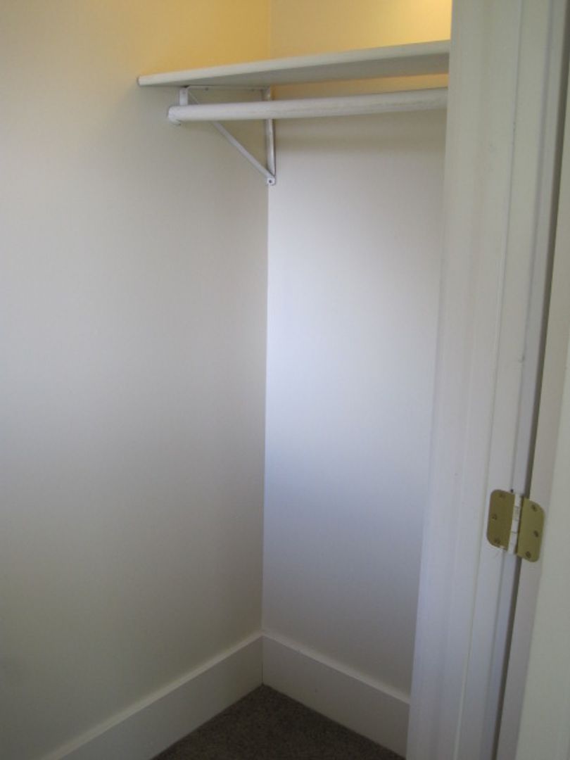 ** HUGE Room 2 Blocks from the UW Campus, Private Lease, Locking Doors, Weekly Cleaning Service (common areas) ** 6 of 12