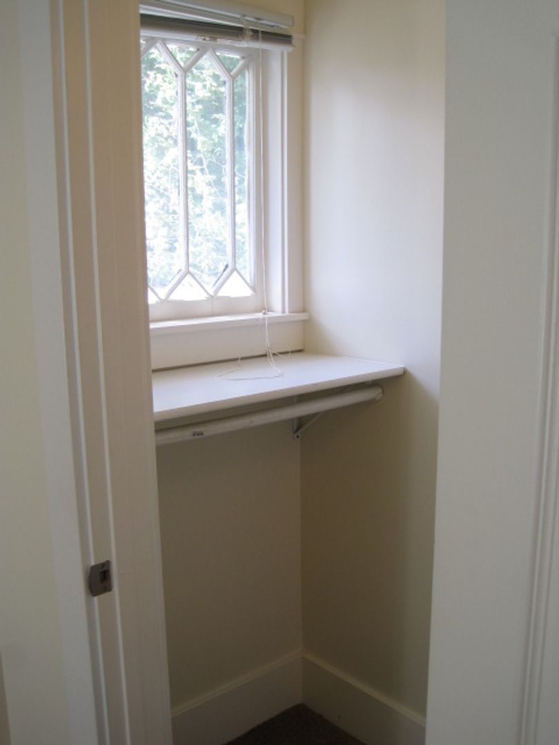 ** HUGE Room 2 Blocks from the UW Campus, Private Lease, Locking Doors, Weekly Cleaning Service (common areas) ** 7 of 12