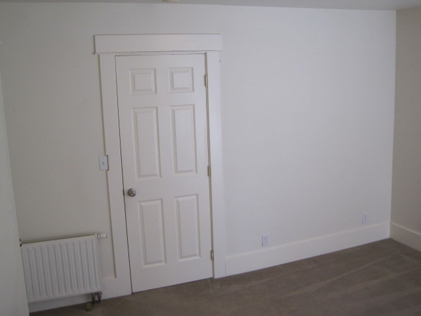 ** Huge Room in Remodeled House, 4 minute walk to UW, Private Leases, Locking Doors, Weekly Cleaning Service 3 of 12